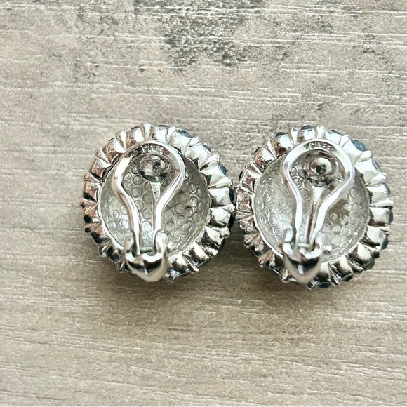 Ciner Vintage Crystal Blue and White Stud Clip On Earrings - Picture 6 of 8